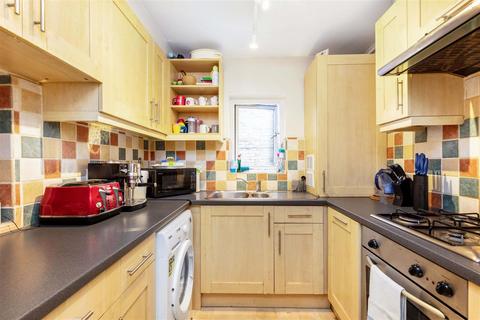 2 bedroom flat for sale, Castelnau, Barnes, London, SW13