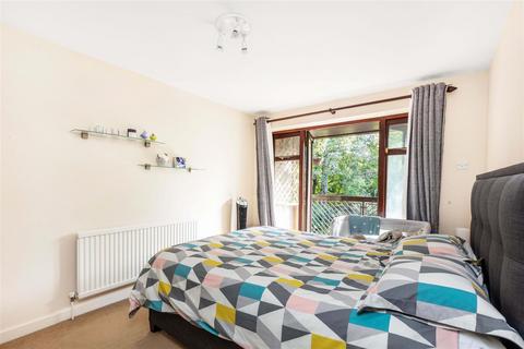 2 bedroom flat for sale, Castelnau, Barnes, London, SW13