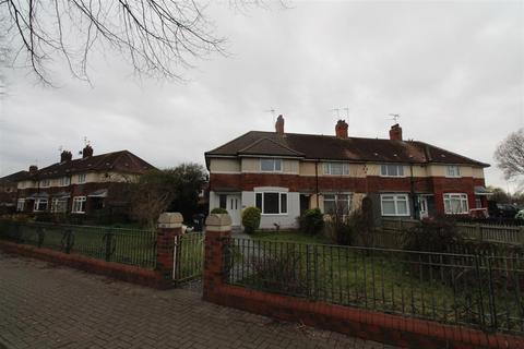 3 bedroom end of terrace house to rent, Ellerburn Avenue, Hull