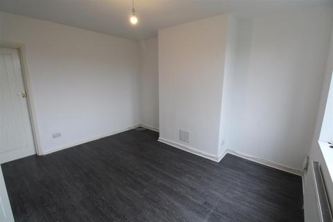3 bedroom end of terrace house to rent, Ellerburn Avenue, Hull