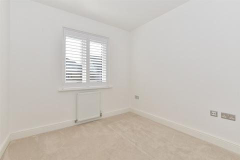 2 Poplar Drive, Deal, CT14 9ZG