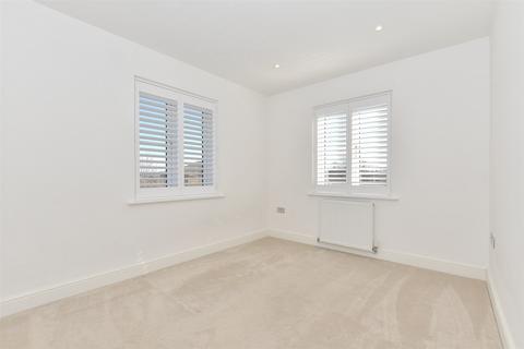 2 Poplar Drive, Deal, CT14 9ZG