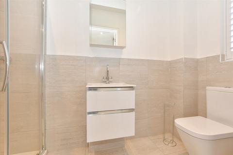 2 Poplar Drive, Deal, CT14 9ZG