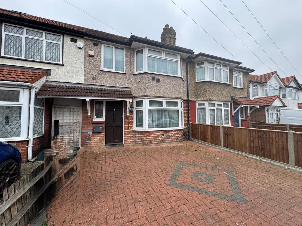 Ash Grove, Hounslow, TW5 9 DU