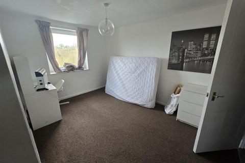 2 bedroom flat to rent, Kersal Way, Salford M7