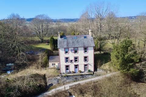 7 bedroom property with land for sale, Tregaron