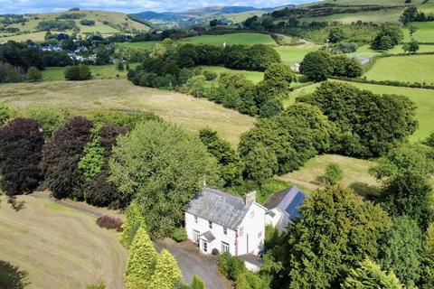 7 bedroom property with land for sale, Tregaron