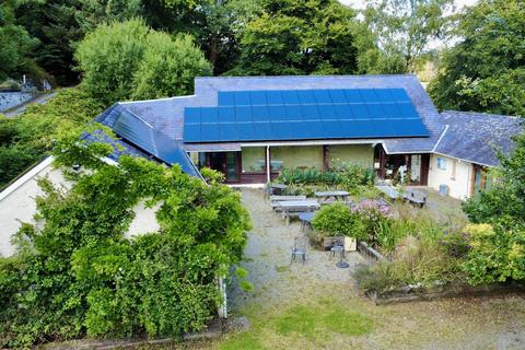 7 bedroom property with land for sale, Tregaron