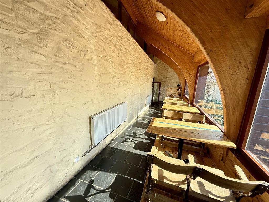 Door to atrium/dining area