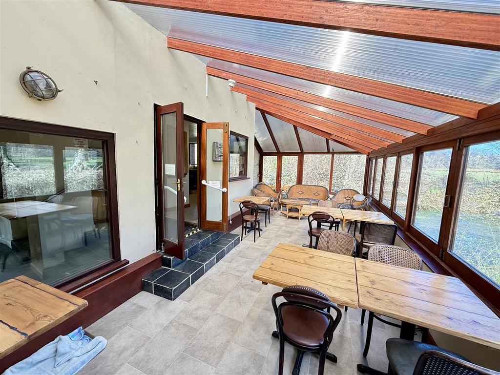 Conservatory/dining area
