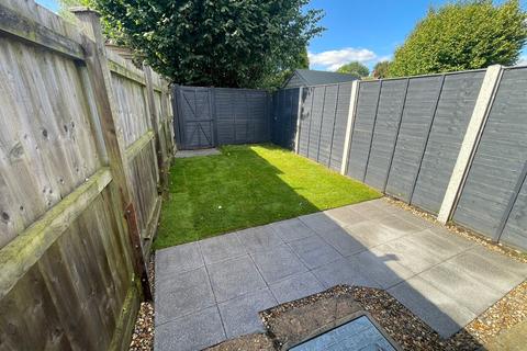 3 bedroom terraced house to rent, Henslow Road, Ipswich IP4