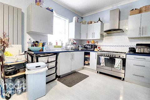 6 bedroom bungalow for sale, Arundel Road, Luton