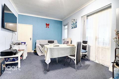 6 bedroom bungalow for sale, Arundel Road, Luton
