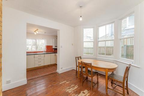 3 bedroom terraced house to rent, Millfields Road, Hackney, E5