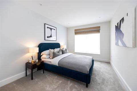 3 bedroom flat for sale, Oatlands Drive, Weybridge, Surrey, KT13