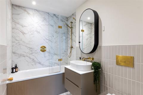 3 bedroom flat for sale, Oatlands Drive, Weybridge, Surrey, KT13