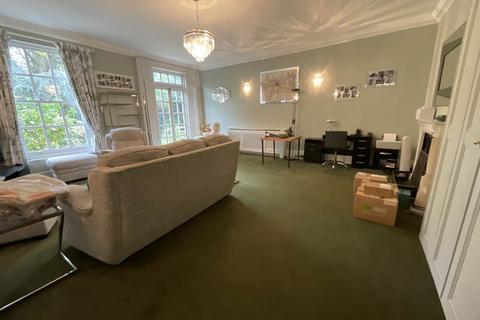 2 bedroom flat to rent, Spriggs Oak, Epping,