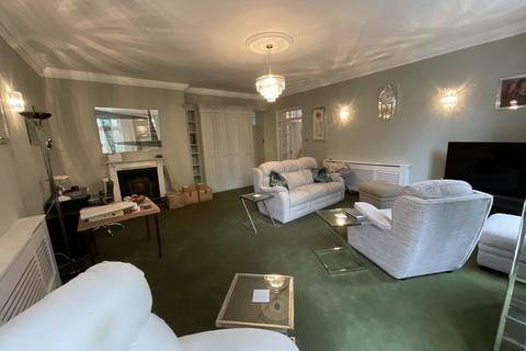 2 bedroom flat to rent, Spriggs Oak, Epping,