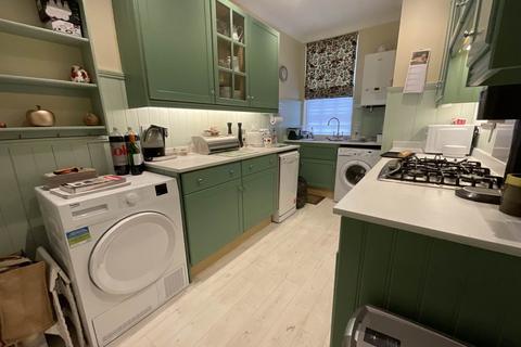 2 bedroom flat to rent, Spriggs Oak, Epping,