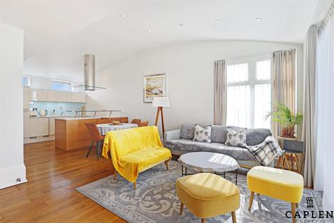 2 bedroom apartment to rent, Lower Queens Road, Buckhurst Hill