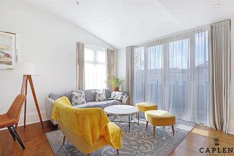 2 bedroom apartment to rent, Lower Queens Road, Buckhurst Hill