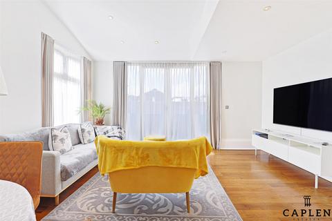 2 bedroom apartment to rent, Lower Queens Road, Buckhurst Hill
