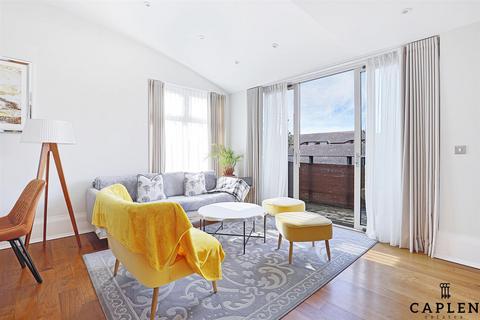 2 bedroom apartment to rent, Lower Queens Road, Buckhurst Hill