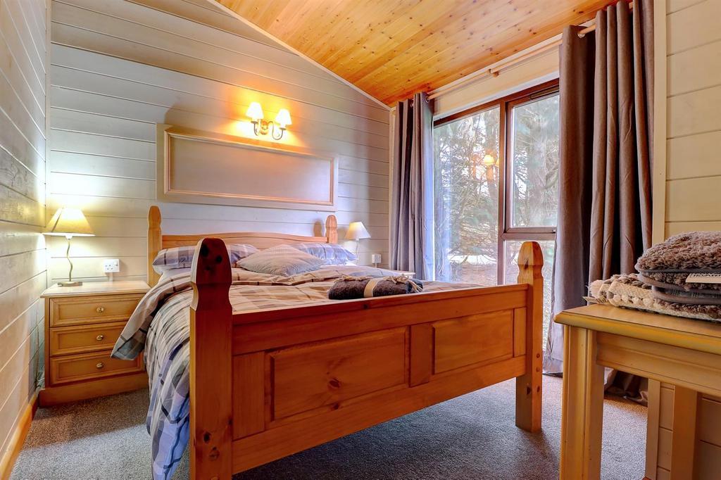 Bedroom 1 .1.jpg
