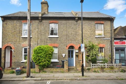 35 Braemar Road, Brentford, TW8 0NS