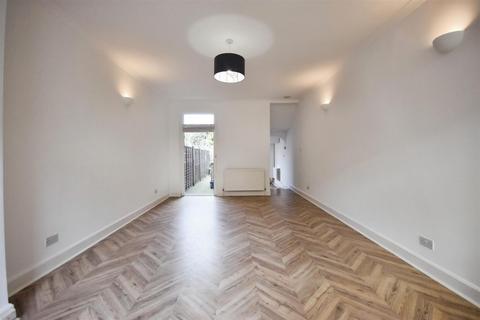 35 Braemar Road, Brentford, TW8 0NS
