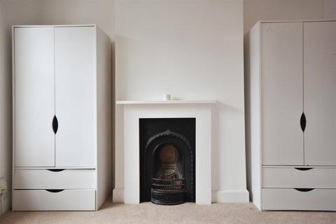 35 Braemar Road, Brentford, TW8 0NS