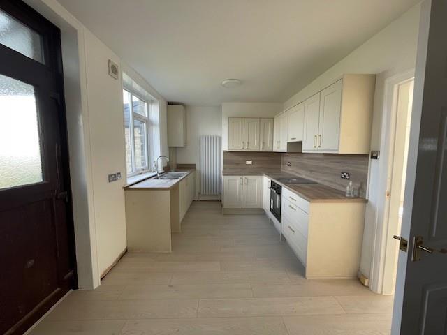 Kitchen 1.jpg