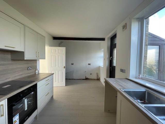 Kitchen 2.jpg
