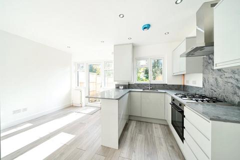 3 bedroom terraced house to rent, Gaston Way, Shepperton, TW17