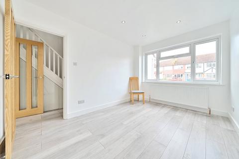 3 bedroom terraced house to rent, Gaston Way, Shepperton, TW17
