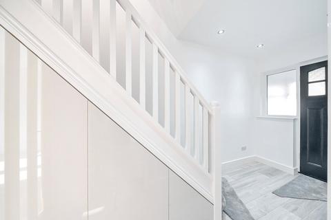 3 bedroom terraced house to rent, Gaston Way, Shepperton, TW17