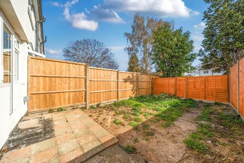 3 bedroom terraced house to rent, Gaston Way, Shepperton, TW17