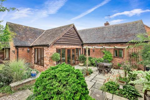3 bedroom barn conversion for sale, The Briar, Crews Hill Court, Alfrick, Worcestershire.  WR6 5ES