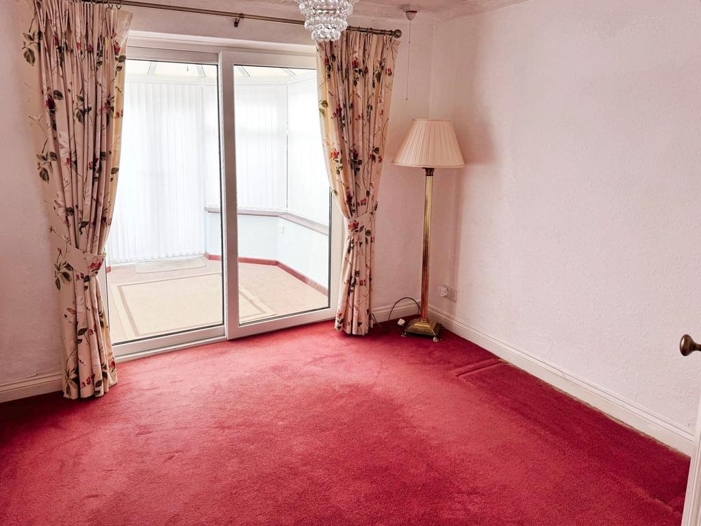 Bedroom (rear)
