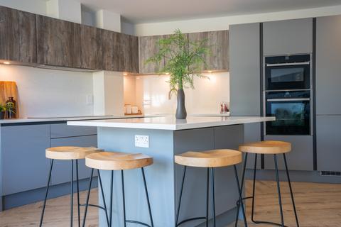 2 bedroom apartment for sale, Martello Road South, Canford Cliffs, Poole, Dorset, BH13