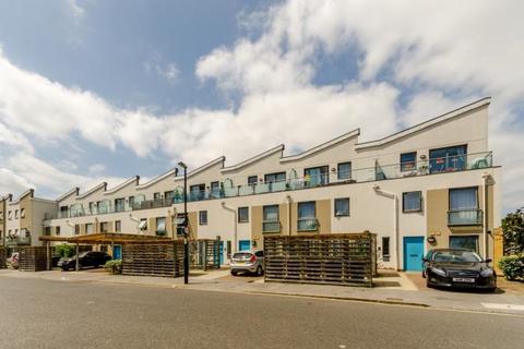 2 bedroom flat for sale, Carmichael Road, London, SE25