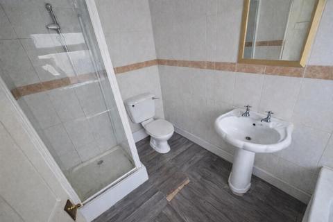 3 bedroom end of terrace house for sale, St. Michaels Hill, Hockley