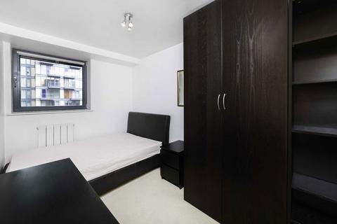 2 bedroom flat to rent, Millharbour, London E14