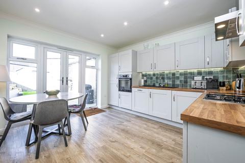 3 bedroom semi-detached house for sale, Scarsbrook Crescent, Chipping Norton