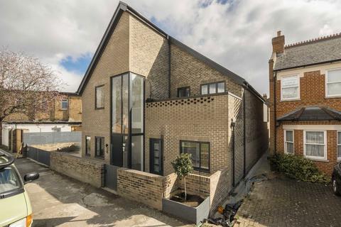 5 Cranmer Avenue, London, W13 9SH
