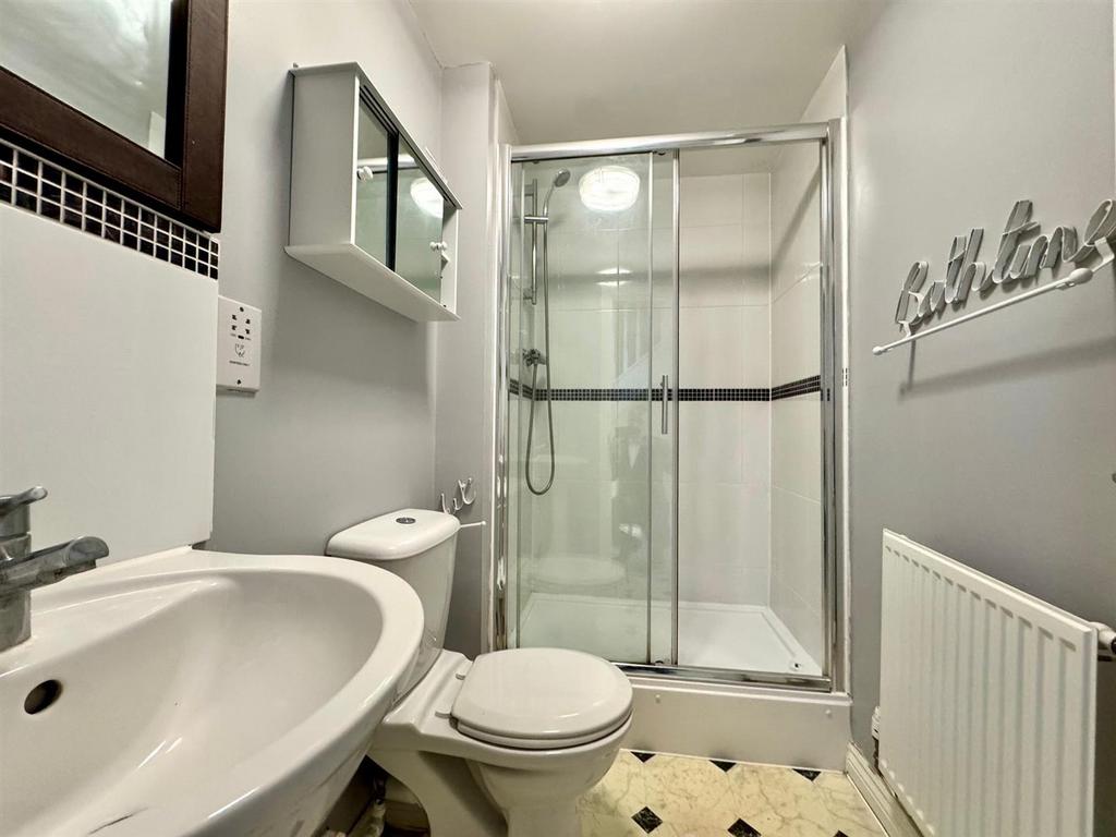 Bathroom 2.jpg