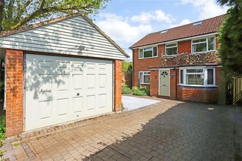 Oakover Back Lane, Bucks Horn Oak, Farnham, GU10 4LW