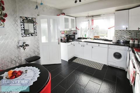 2 bedroom semi-detached bungalow for sale, Derwent Road Bolton, Bradford, West Yorkshire, BD2 4HR