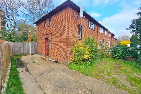 3 bedroom end of terrace house to rent, St. Michaels Road, Woking, Surrey, GU21