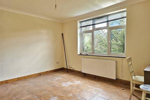 3 bedroom end of terrace house to rent, St. Michaels Road, Woking, Surrey, GU21